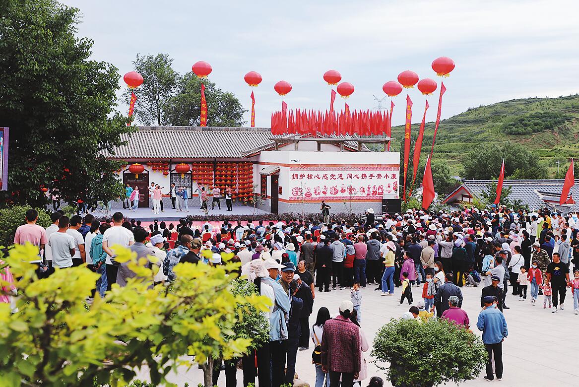 杨岭村举办乡村文化旅游节。.jpg